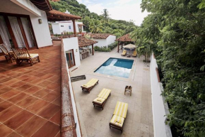 Spacious 2/3/4/5 bedroom custom home in Punta Marina